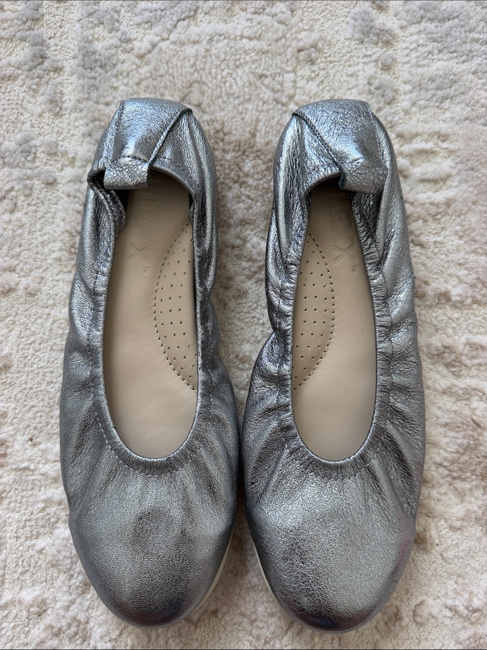 The FLEXX Metallic Silver Women’s Ballet Flats